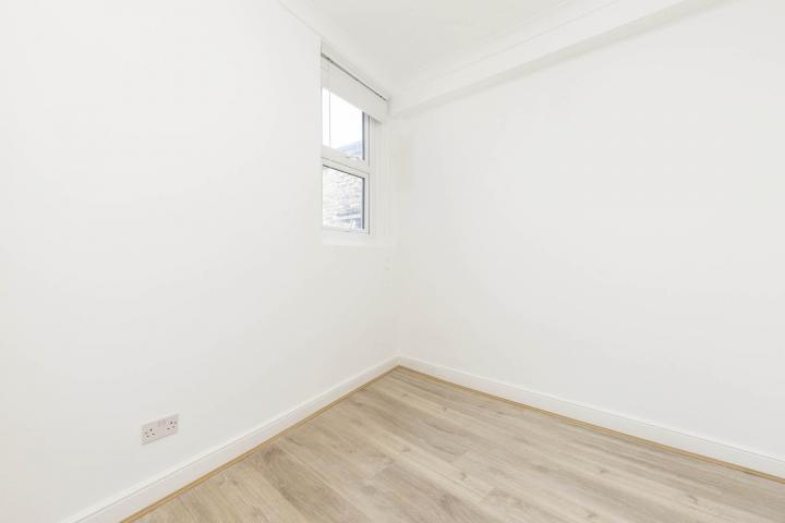 Recently Refurbished Apartment High Road, Willesden 